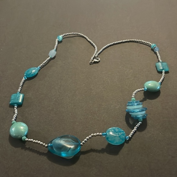 🍀5/$25🍀 Gorgeous unique long vintage necklace blue - Picture 2 of 7